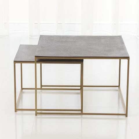 Set of 2 Sand Casted Nesting side Tables-Gold Frame w/Black Top(S / 2 طاولات جانبية متداخلة مصبوبة بالرمل - إطار ذهبي مع قمة / سوداء)