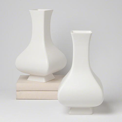 Square Slope Vase-Matte White(مزهرية أبيض مطفي من السيراميك البرتغالي مقاس 8.75*8.75*16 بوصة)